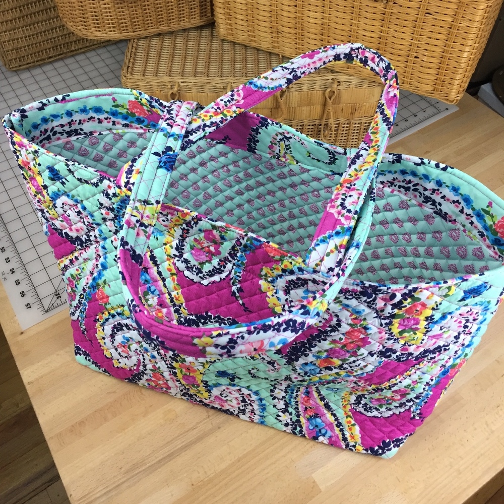 EXCLUSIVE! NEW! Vera Bradley Iconic Grand Tote - Picture 2 of 8